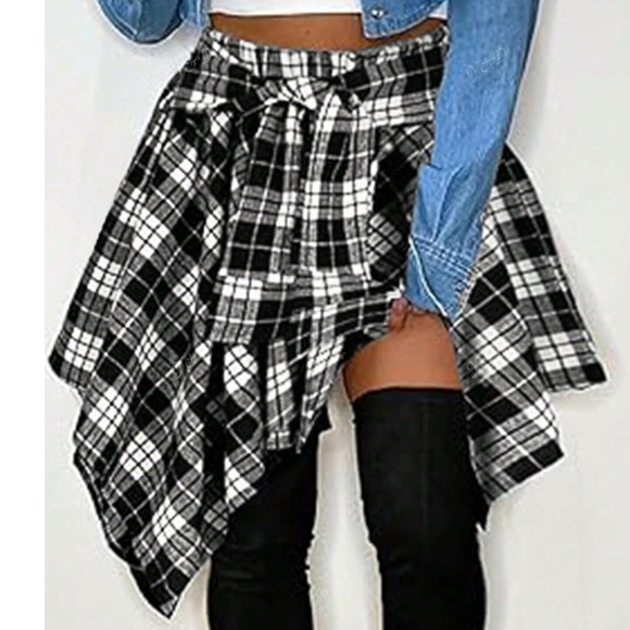 Plaid Print Stretchy Waist Asymmetrical Hem Mini Skirt - Picture 1 of 11